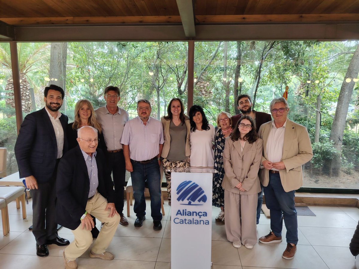 Garraf_AC's tweet photo. @garraf_ac presents avui a la Jornada de Formació d'Aliança Catalana al Tarragonès. 
Seguim format-nos i preparant-nos per fer créixer el projecte als nostres municipis.💙 
El canvi comença amb gent compromesa. #SalvemElGarraf https://t.co/eLVuIaRrcD