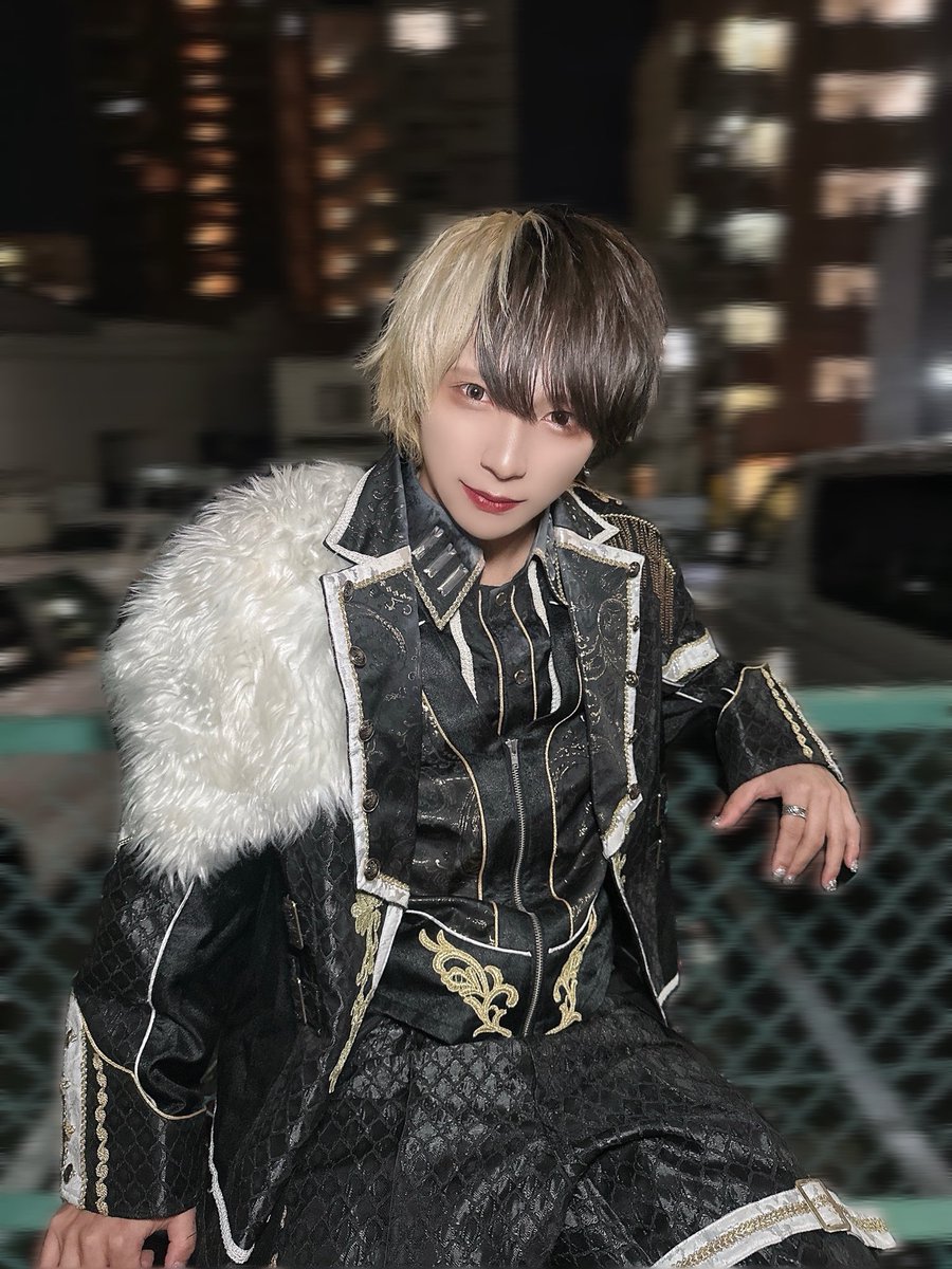 yahiro_UW's tweet photo. 2026年今推すべきおすすめのメン地下

🥉やめとけ

八尋 龍
・26歳 アイドルとしては遅咲き
・東京・大阪でのライブは少なめ
・足が臭い

🥈無難

八尋 龍
・プロデューサー兼アイドルのマルチタスク
・作詞も手掛けるアイデア力
・男らしい体型と包容力

🥇本当にオススメは…↓ https://t.co/zqSWO6jSjB