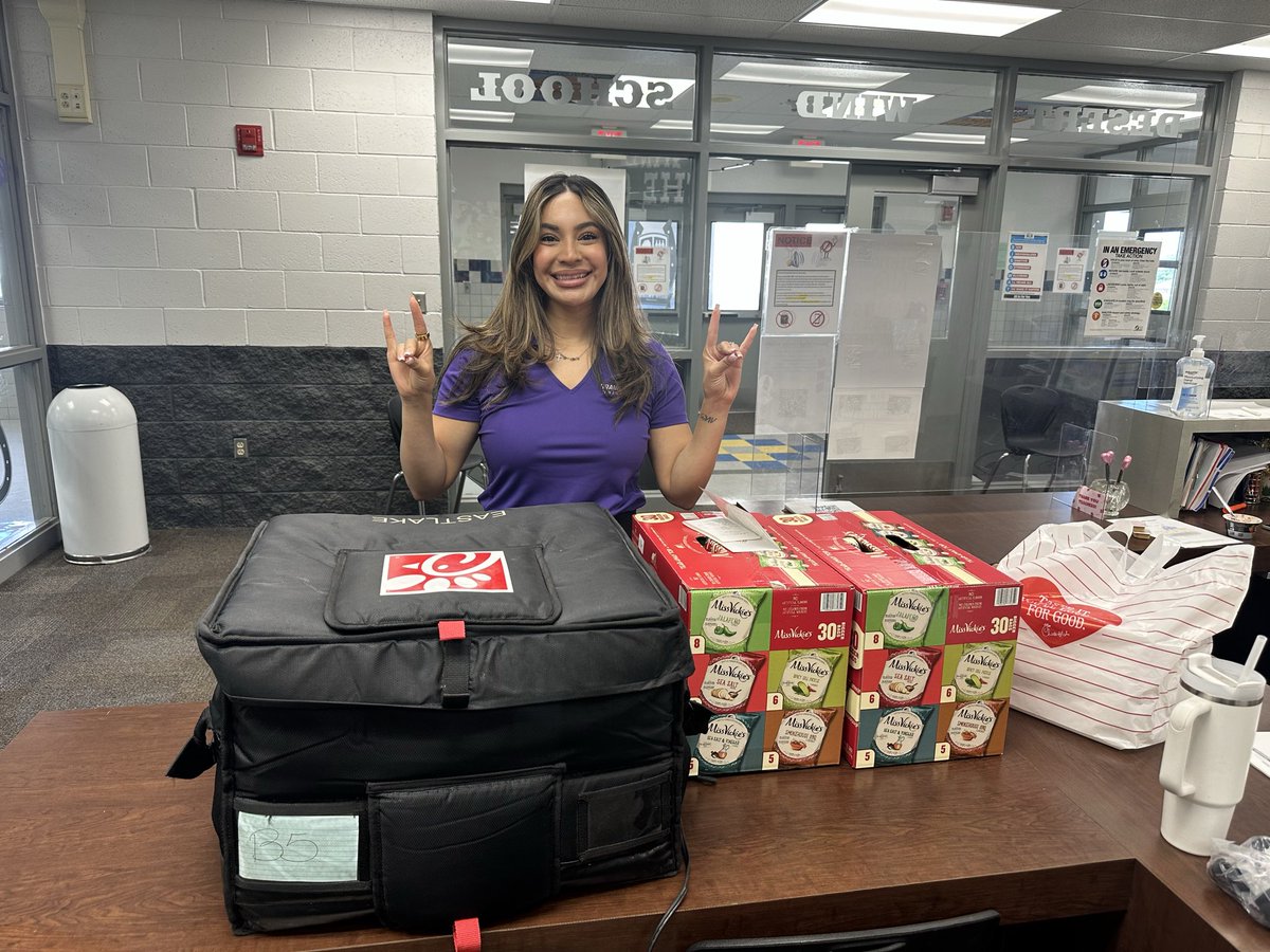 DWS_PK8's tweet photo. Huge shoutout to Bianca from Grand Canyon University for sponsoring lunch for our teachers during Teacher Appreciation! Your generosity and support mean so much to our staff, and we truly appreciate you helping make our teachers feel celebrated and valued. Thank you. https://t.co/XDWuNj32qj