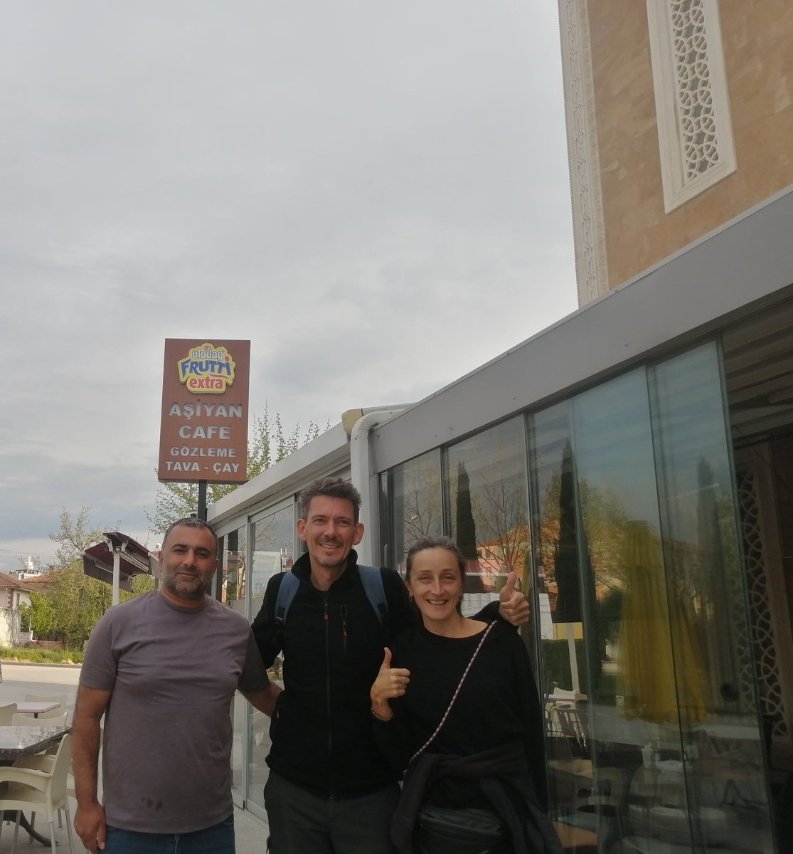 leventbatman's tweet photo. Bugünkü misafirlerimiz Fransa’dan gelen iki değerli çiftti. Teknolojinin sunduğu imkanlar sayesinde keyifli bir sohbet gerçekleştirdik.

Türkiye’nin farklı illerini gezdiklerini, her şehrin kendine has bir güzelliği olduğunu dile getirdiler. ++ https://t.co/zzUWTPrVPR