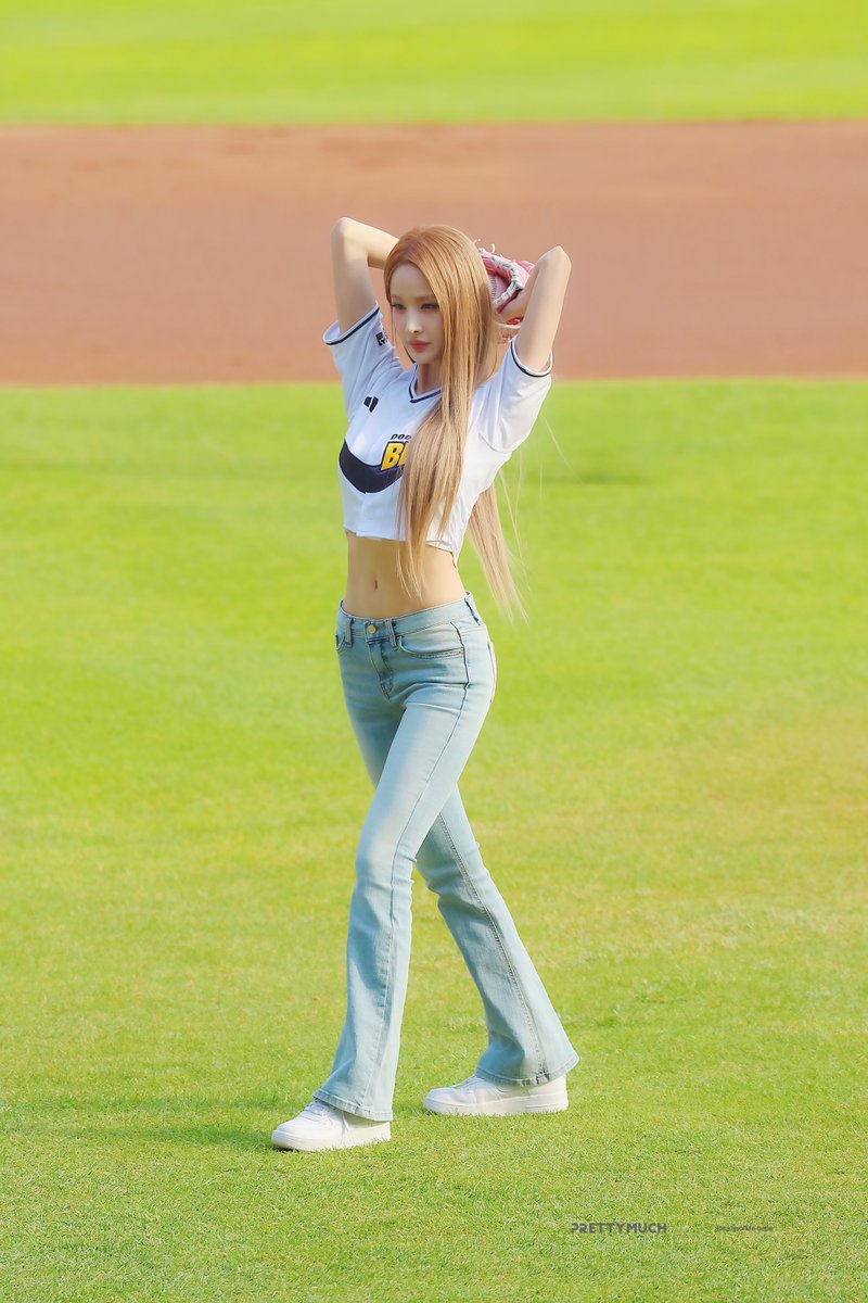 prettymuch_320's tweet photo. 260509

최강두산 미녀투수⚾️
#키스오브라이프 #KISSOFLIFE #벨 #BELLE #KIOF https://t.co/57wg7UIVoi