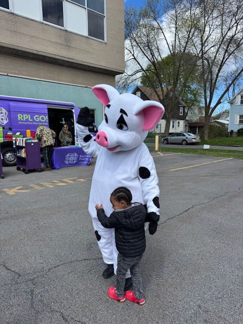 HillsideAgency's tweet photo. We had a great time at the 2nd annual Family Strengthening Carnival hosted by Hillside's Family Opportunity Center! Families were able to enjoy face-painting, cotton candy, and clowns. We want to give a big thank you to our community partners who helped make this a success. https://t.co/vhUun4ikIA