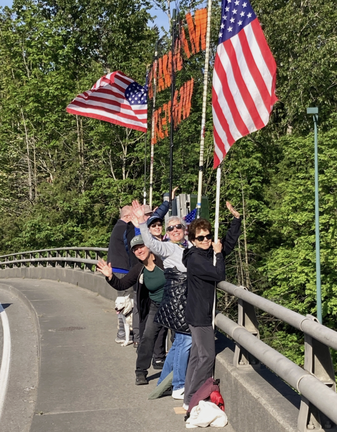 backboneprog's tweet photo. Recent bannerings for Team Kirkland include May Day and protesting the Sabey Corp and their support of ICE. #iceout Way to go Kirkland banner brigade! https://t.co/C1fAV4oEh8
