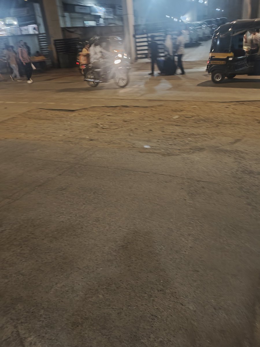 daredevil9769's tweet photo. @mybmcWardPE  @mybmc @CMOMaharashtra @prabhu_suneel @RavindraWaikar @mayor_mumbai  The work is completed more than 20 days gone but still it is not repaired near royal crystal near anmol height triveni nagar road kurar Village Malad East Mumbai 400097 attached image for the same https://t.co/hNCso7ntMD