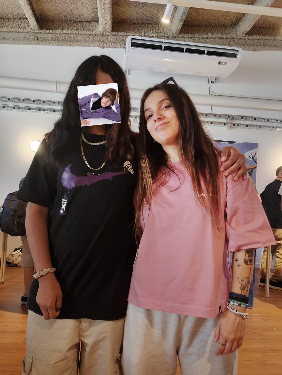 AngiettrB's tweet photo. @AngieVelasco08 Foto con una tal Angie velasquini 🐏(Ignora el sticker de justin, salí para el klo en la foto) https://t.co/HdVrQhrIW4