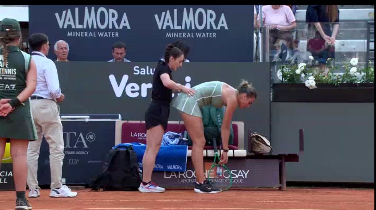 Medical time out for Aryna Sabalenka

Treatment on lower back / hip area 

Sorana Cirstea to serve next at 4-3 up in set 3