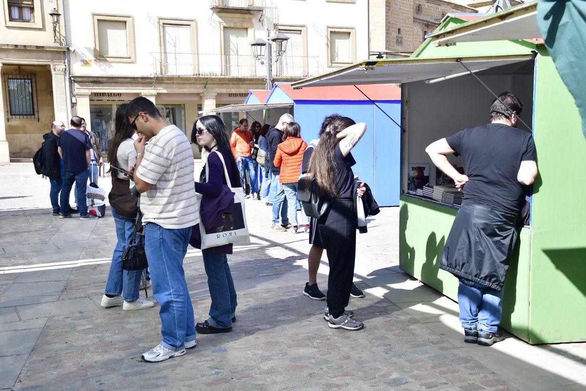 FcomicEuropeo's tweet photo. 📚🎨🖋️ ¡La Zona Comercial y el Artists Alley del Festival de Cómic Europeo ya se encuentran abiertos! 💥🦸‍♂️🦸‍♀️

Os invitamos a disfrutar de un magnífico sábado por la tarde rodeados del mejor ambiente comiquero. https://t.co/mZAscrPV0y