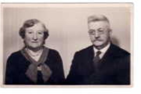 postfrombefore's tweet photo. From Isle of Man to Park Avenue, Golborne, September 1937
Eileen writes to Mr & Mrs Harding
'Plenty of fresh air, sea & shops… we will still remain a couple of dark horses!'
Today it returns nearly 90 years later.
#PostFromBefore #Golborne #IsleOfMan #PostcardHistory https://t.co/86tq0rqLvz