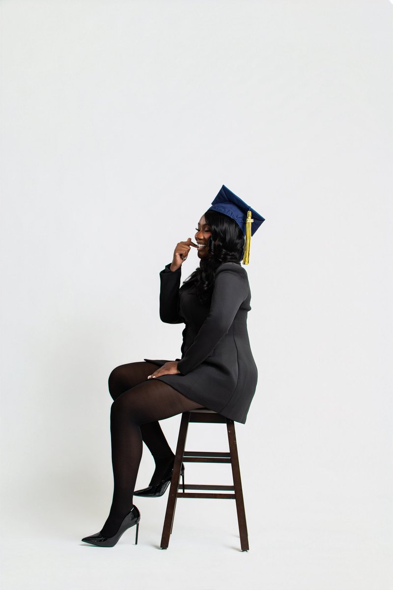 salonetitikali's tweet photo. s/o God. i just graduated with my B.S🥹🥹🥹 https://t.co/3huQ4AeL4m