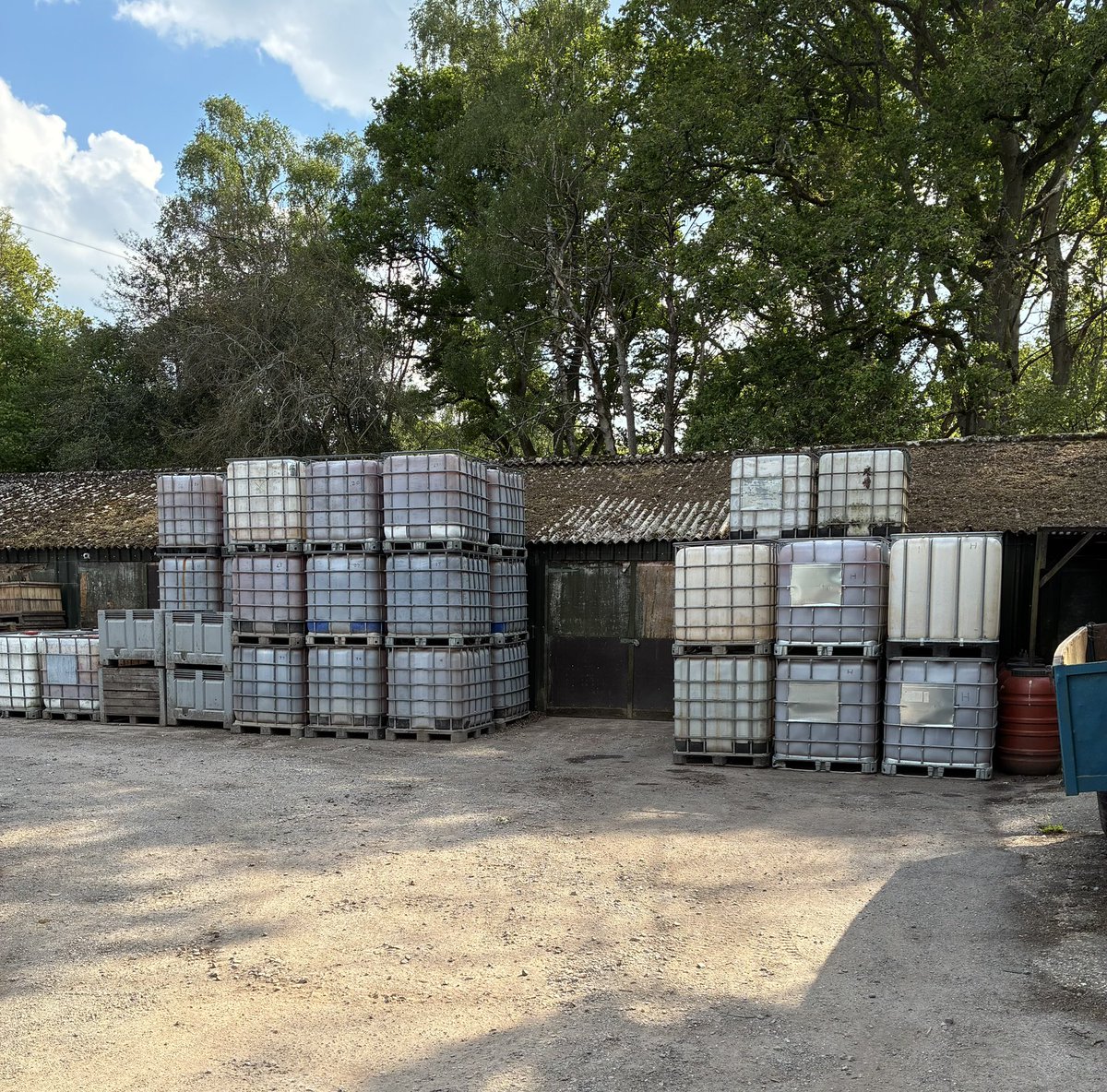 tuttsclumpcider's tweet photo. A busy day racking off the rest of last years Cider π #propercider #saturday https://t.co/NVCEMjC0if