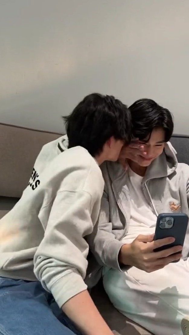 SATIN || พอนอซอ 🧡🩵💚 tweet media