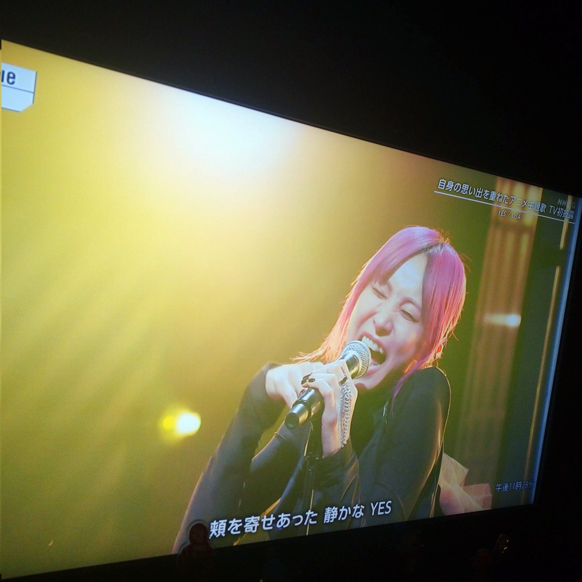 ur97TL4yAt33999's tweet photo. NHK #Venue101 リアタイで見ました🤗

歌詞の解説をするLiSAちゃん可愛い❤️😉
去年の #LiSASS 以来かな？😊

お母さんの似顔絵も可愛い❤️
ころもちゃんもいる🤗

そして、#LiSA_YES 
鳥肌が立つよ😉😆🥺

@LiSA_OLiVE https://t.co/V4HOyZDdGZ