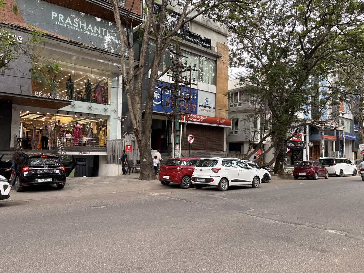 hungrymaada's tweet photo. @BlrCityPolice @blrcitytraffic there are always car parked in front of no parking sign in Jayanagar 9th Main in front of Prashanti. @JnagarTr drives or stops right there but they are not able to see it. What are the rules? https://t.co/rxviAqe71S