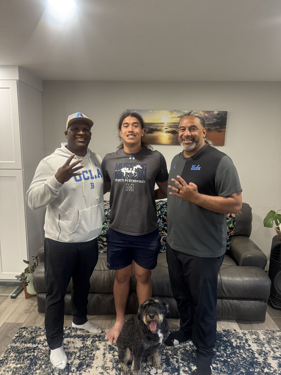 MailoTroy's tweet photo. Mahalo @CoachSamDaniels and @DLCoachLegi for coming to spend time with me and my family. It was great talking story and learning more about what’s happening at UCLA. Excited for the upcoming OV. @CoachBobChesney
 @CoachSooto @dyray22 @JRMoala @jrbennet @coachgabesewell @CoachDougieVan @Coach_Ceddy @BrandonHuffman
@BlairAngulo @adamgorney @GregBiggins @TomLoy247 @polynesiabowl @CoachMailo @estherfred03 @_MullenFootball