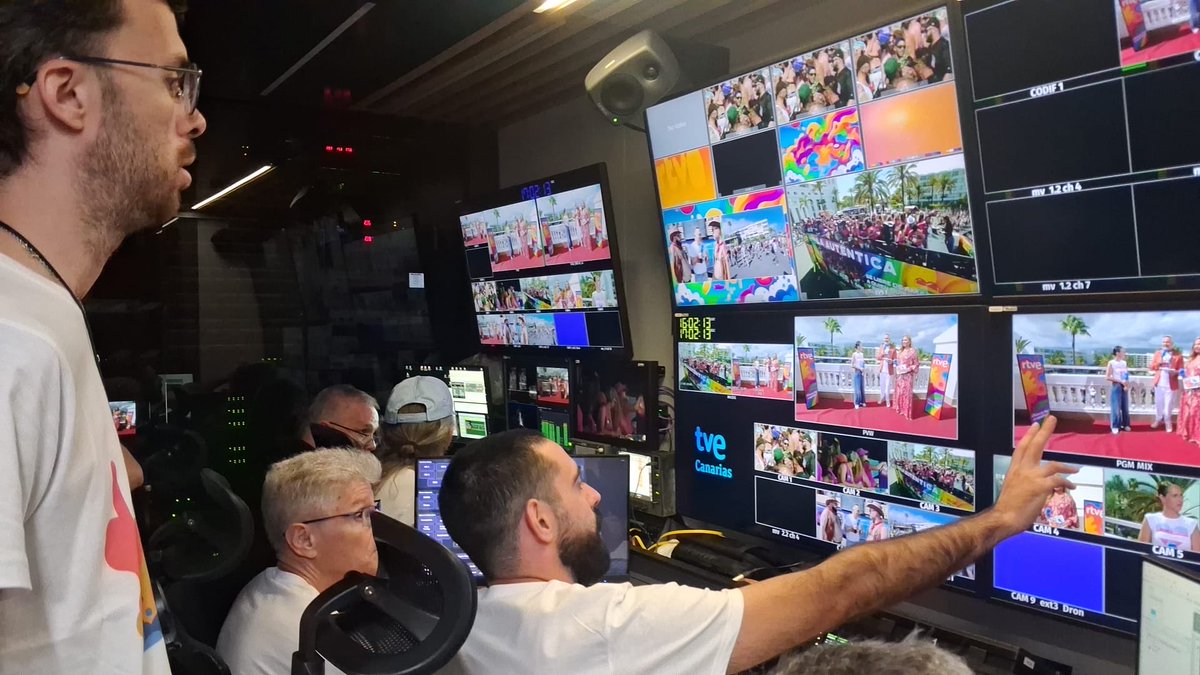 RTVECanarias's tweet photo. RTVE Canarias volcada en el Orgullo de Maspalomas con entrevistas en directo y reporteros en la calle

▪️Un equipo de más de veinte profesionales hacen realidad una retransmisión en directo a nivel nacional en La2 desde las 15:15

#MaspalomasPrideRTVE https://t.co/7jMqwHHXtz
