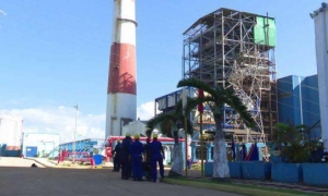 Granma_Digital's tweet photo. 🏭🔌ǀ La Central Termoeléctrica⚡️ Antonio Guiteras sincronizó hoy con el Sistema Eléctrico Nacional (SEN).
Luego de su arrancada,  irá aumentando📈 su capacidad de generación, para superar los 200 megavatios el domingo, Día de las Madres💮.
🔗https://t.co/2BQURXr5KI https://t.co/lKct3MgBne