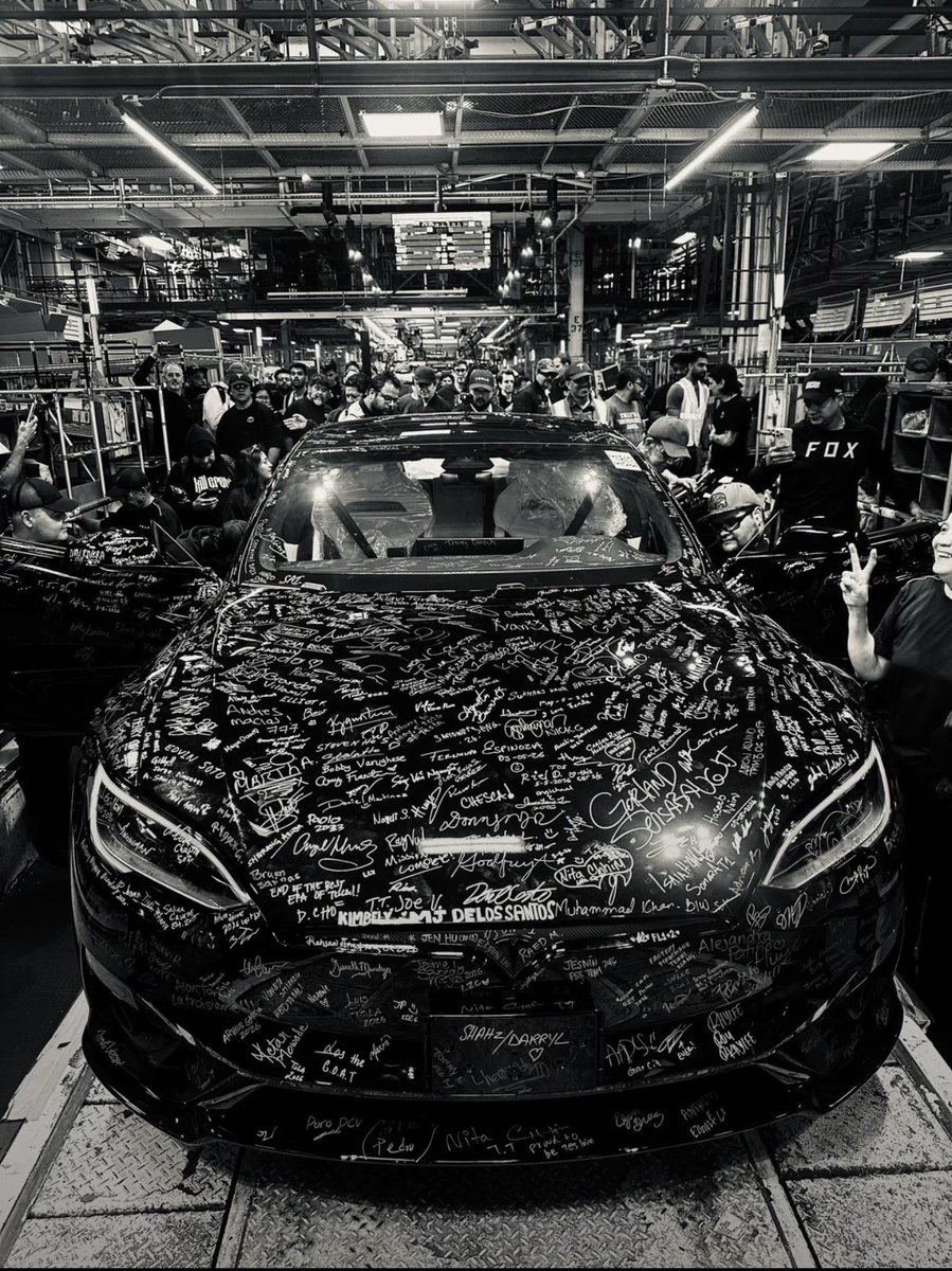 GrindeOptions's tweet photo. The last $TSLA model S has officially rolled off the production line. 

What a moment. https://t.co/2DIzf1p3Ee