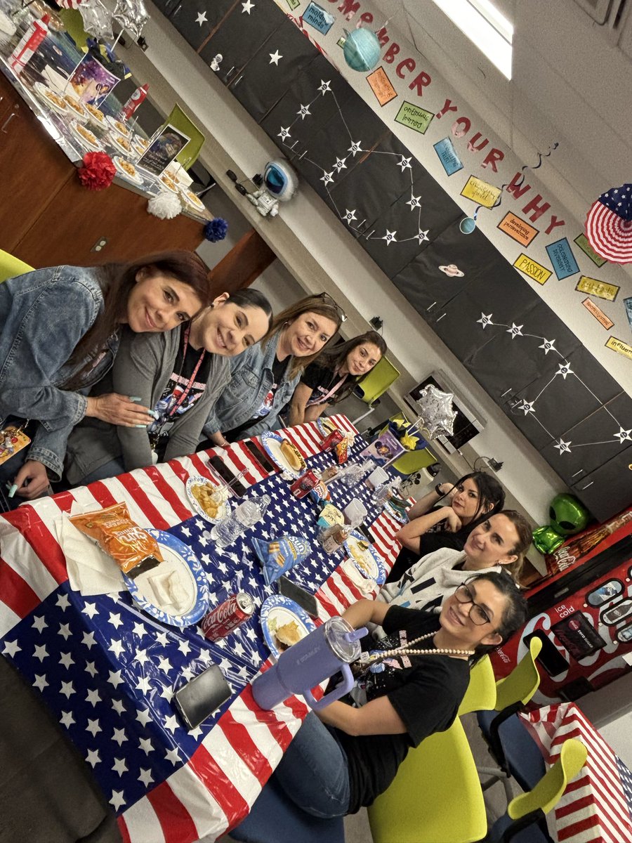 MKaudaissy_JCE's tweet photo. Mission: Accomplished 
Ending the week with a luncheon to celebrate our stellar teachers! 
@JFCarrasco_JCE https://t.co/LpBZbFx6Z9