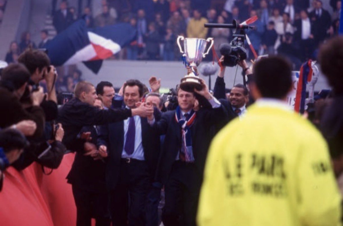 OldSchoolPsg's tweet photo. 09/05/1996📆

Il y a 30 ans, le Parc des Princes célébrait ses joueurs vainqueurs de la Coupe des vainqueurs de Coupes la veille. https://t.co/Kh1jpxFYF6