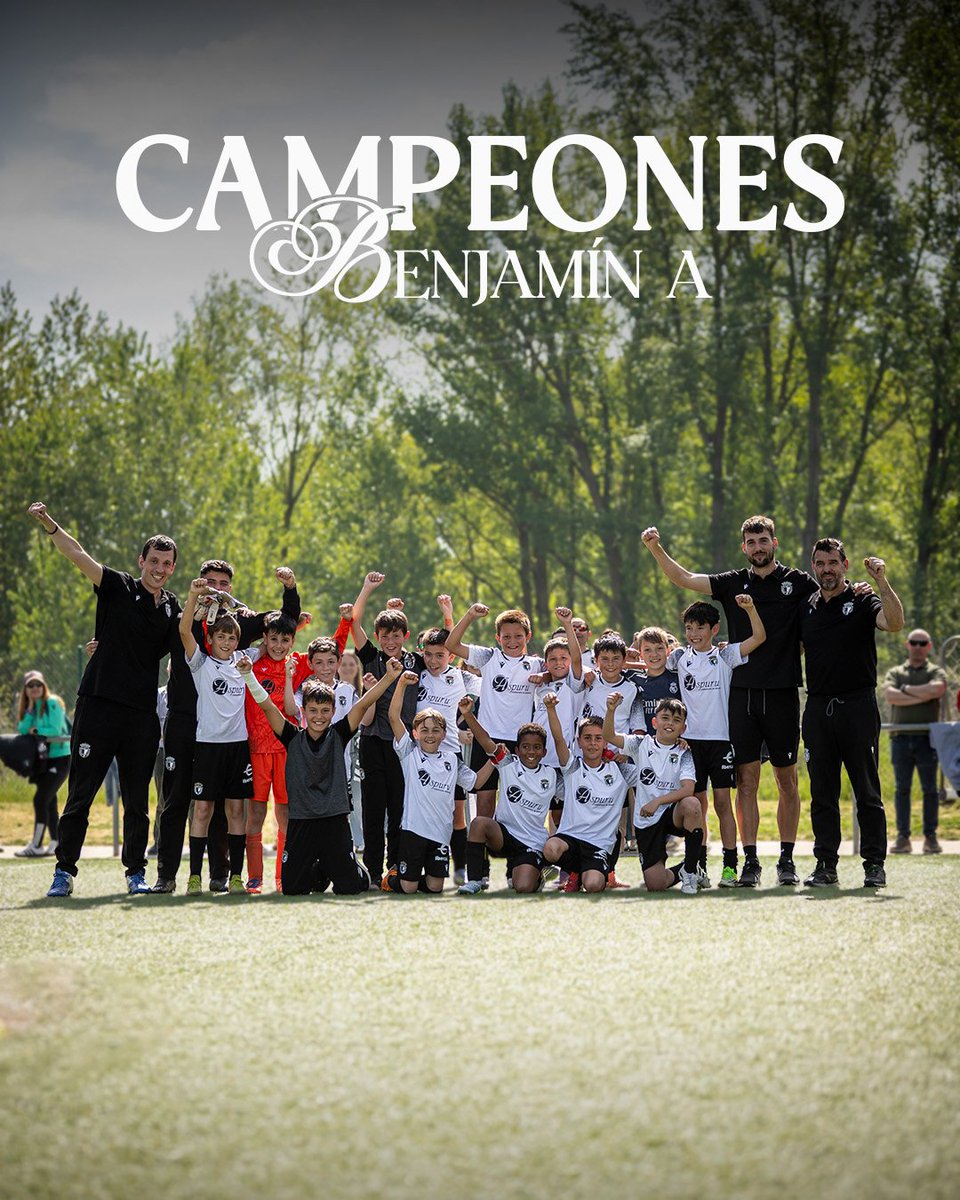 LaFactoriaBCF's tweet photo. 𝐂𝐚𝐦𝐩𝐞𝐨𝐧𝐞𝐬🥹💪🏻

El Benjamín A se proclama campeón 🔥

¡Enhorabuena! 🤍🖤

#LaFactoriaBCF https://t.co/jCXSwwM4pd