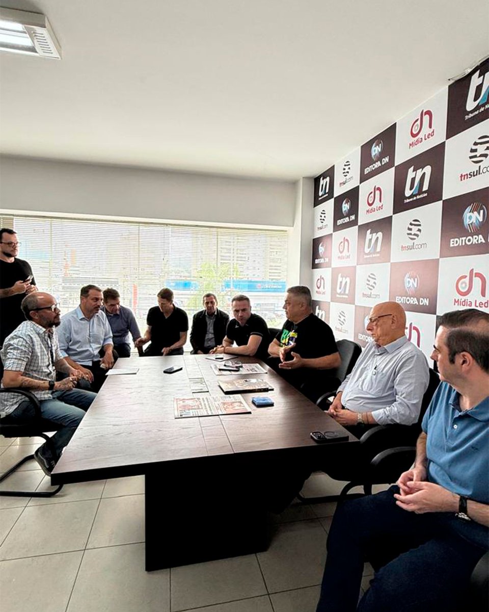 CarlosMoises's tweet photo. Em Criciúma, participando de um bate-papo no Jornal Tribuna de Notícias sobre os temas que movimentam Santa Catarina, os desafios do estado e os cenários da política catarinense.

Boa conversa, troca de ideias e debate de temas importantes para SC. https://t.co/U3zbJk0zOS
