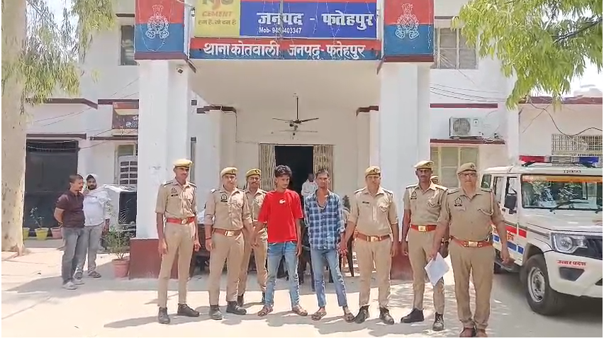bstvlive's tweet photo. फतेहपुर
➡राहगीरों से छिनैती करने वाले अरेस्ट
➡पुलिस ने 2 शातिरों को गिरफ्तार किया
➡नशे, किस्त जमा करने के लिए छिनैती
➡छीने गए मोबाइल, पर्स और नगदी बरामद
➡सदर कोतवाली ने अयोध्या कुटी से अरेस्ट
#Fatehpur #SnatchingCase #PoliceAction @fatehpurpolice https://t.co/K3MYb5rpKk