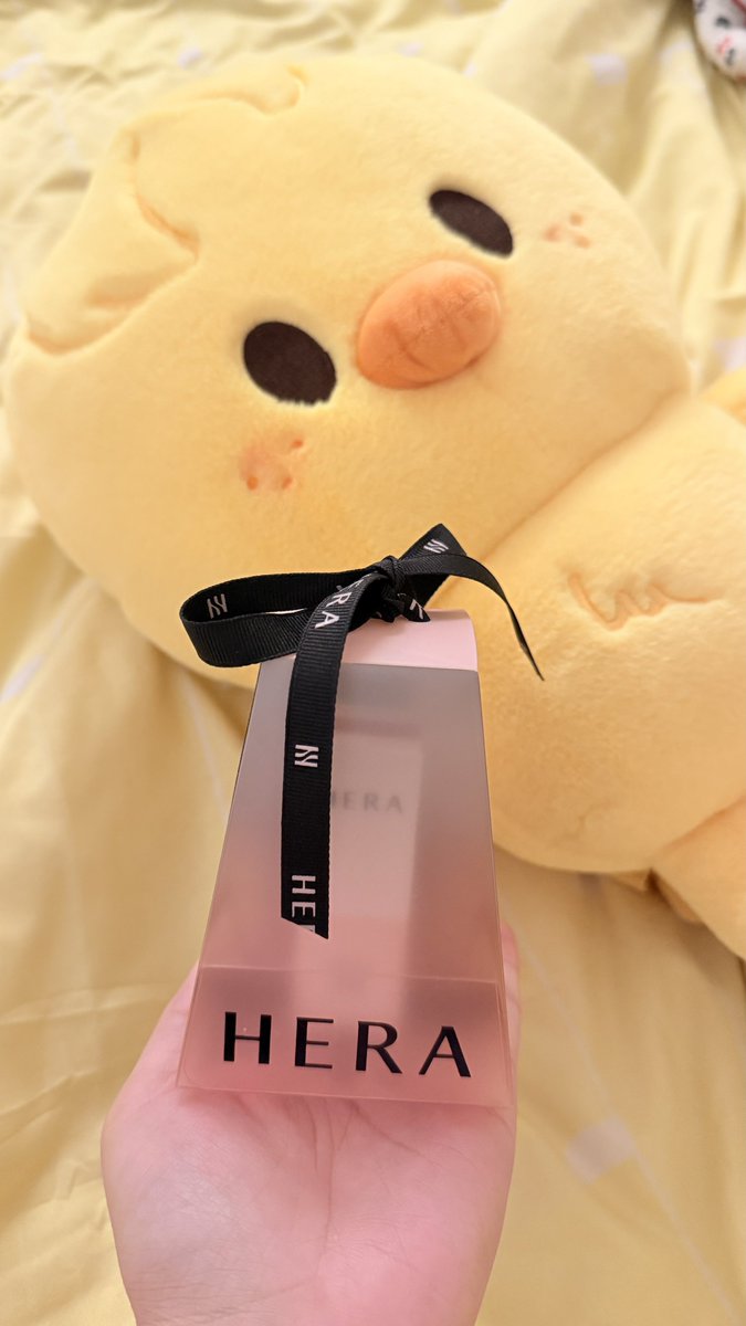 Quick Giveaway 🐥🎁

To celebrate Felix’s many ambassadorships and share happiness with fellow STAYs, I’ll be giving away 1 HERA Sensual Nude Lip Gloss in shade 415 Brownie Boy 🐥💛

To enter:
💛 RT and reply with the hashtag FelixxBrand (e.g. #FELIXxHERA, #FELIXxTamburins,