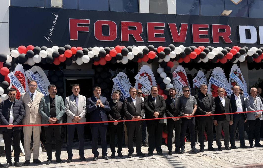 selahattingrkn's tweet photo. Malatya’mızda hizmete sunulan Forever Deluxe Spor Kompleksi’nin açılışını gerçekleştirdik. Şehrimize ve bölgemize hayırlı uğurlu olmasını diliyor, emeği geçen herkese teşekkür ediyorum. https://t.co/zIW8MJZNw6