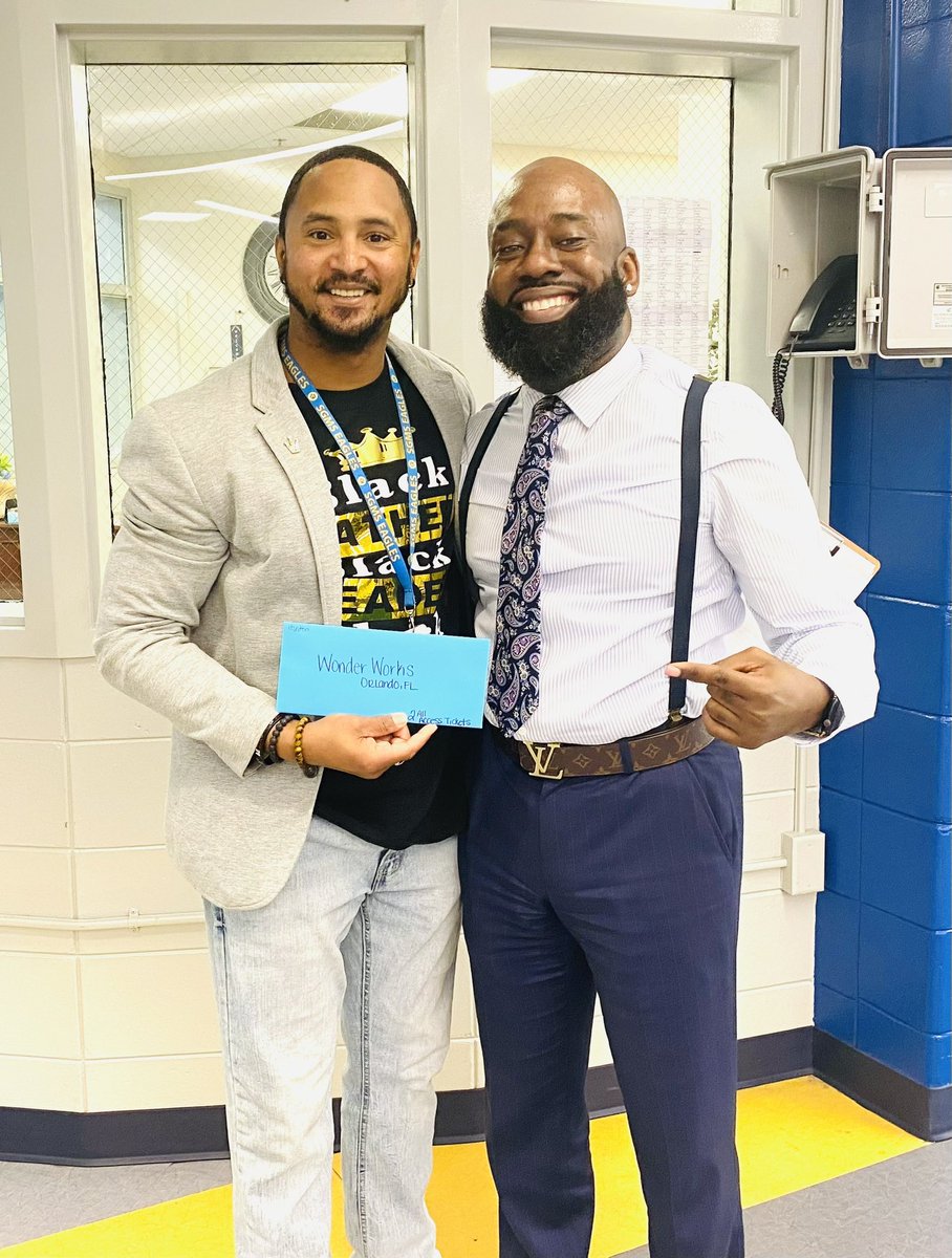 akjohnsonEdS's tweet photo. I really try to ensure our staff feels the love DAILY, but especially during Teacher Appreciation Week. Congrats to our 2️⃣ grand prize winners - ALL Access theme park tickets in Orlando, Florida AND dinner and a movie! Have a great time in Florida…..on us!✊🏾🫶🏾 https://t.co/ctkWGcaTE9