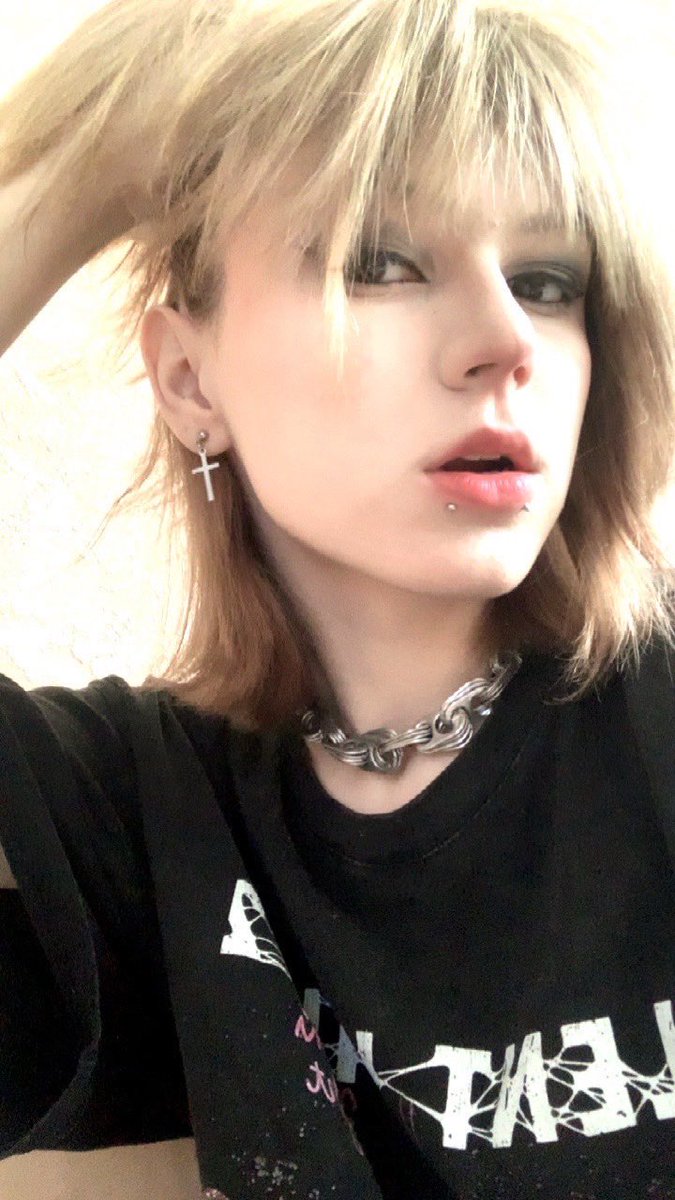 evylanee's tweet photo. the last photo is so 🔥🔥 https://t.co/CSkbXom73r