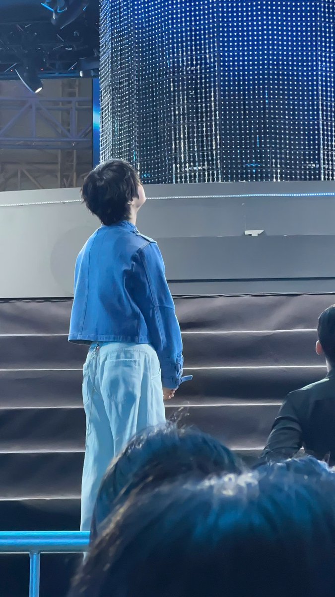 hubilandvn's tweet photo. Thiên thần đang ở rất gần tôi 😭

#HANBIN #HANBIN_TEMPEST #한빈 #한빈아_HANBIN_Ơi
#KiwoomDRXHomefront https://t.co/hCB8SWIDpo
