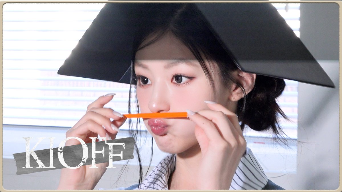 KISSOFLIFE_S2's tweet photo. [📹] [KI-OFF] 언니 보러 와 애기들아꒰ •   ̫ - ꒱⊹˚. | ASIA FANMEETING TOUR "DEJA VU" Poster &amp; VCR Shooting Behind

🔗 https://t.co/uCWtXcRLaV

#KISSOFLIFE #키스오브라이프 #KIOF https://t.co/B7KNG4mrjc