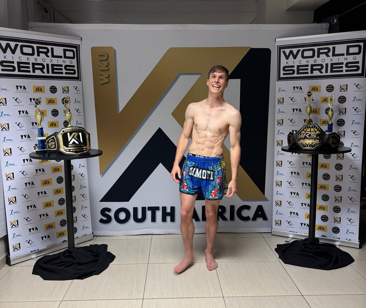 LatelyCS's tweet photo. Made weight yesterday. Fighting at around 5pm. Hittem with the classic "Remember, don't smile" before the face off and neither of us could keep a straight face long enough for a serious photo 😂 https://t.co/RlwvlQDO8x