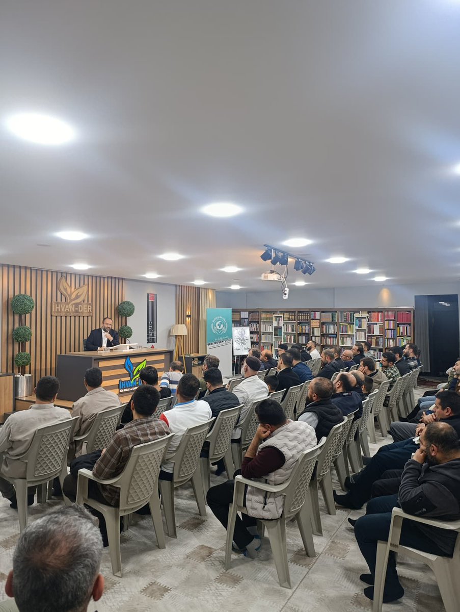 ihvander's tweet photo. Derneğimizin aylık ihya ve inşa konferanslarında bu ayki konuğumuz Araştırmacı ve Gazeteci Yazar Taha Kılınç hocamızdı. Hocamız bizlere "Kardeşlik Bilinci ve Ümmet Olma Şuuru" konusu ile hitap etti. Tesirli bir hitap gerçekleştiren Taha Kılınç hocamıza muvaffakiyetler diliyoruz https://t.co/FQBatgywlk