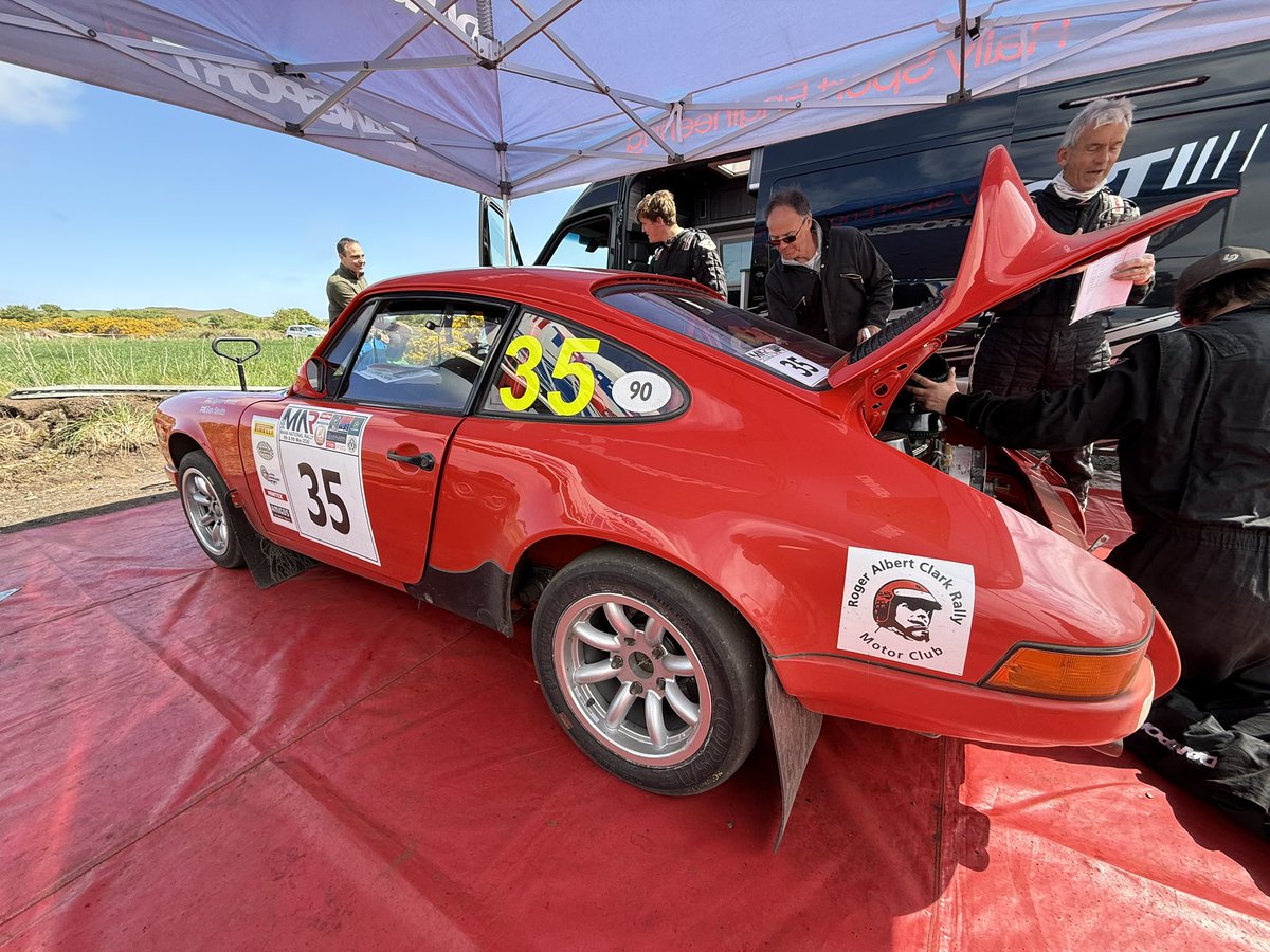 OfficialBHRC's tweet photo. 🇮🇲 Service ⚒️

Leading #BHRC crews are now into service after a stagnated morning loop.

The fight will still be on for maximum points on day 2.

Join us live at the end of the second pass of Baldwins.

#BHRC https://t.co/oIIlQugAlh