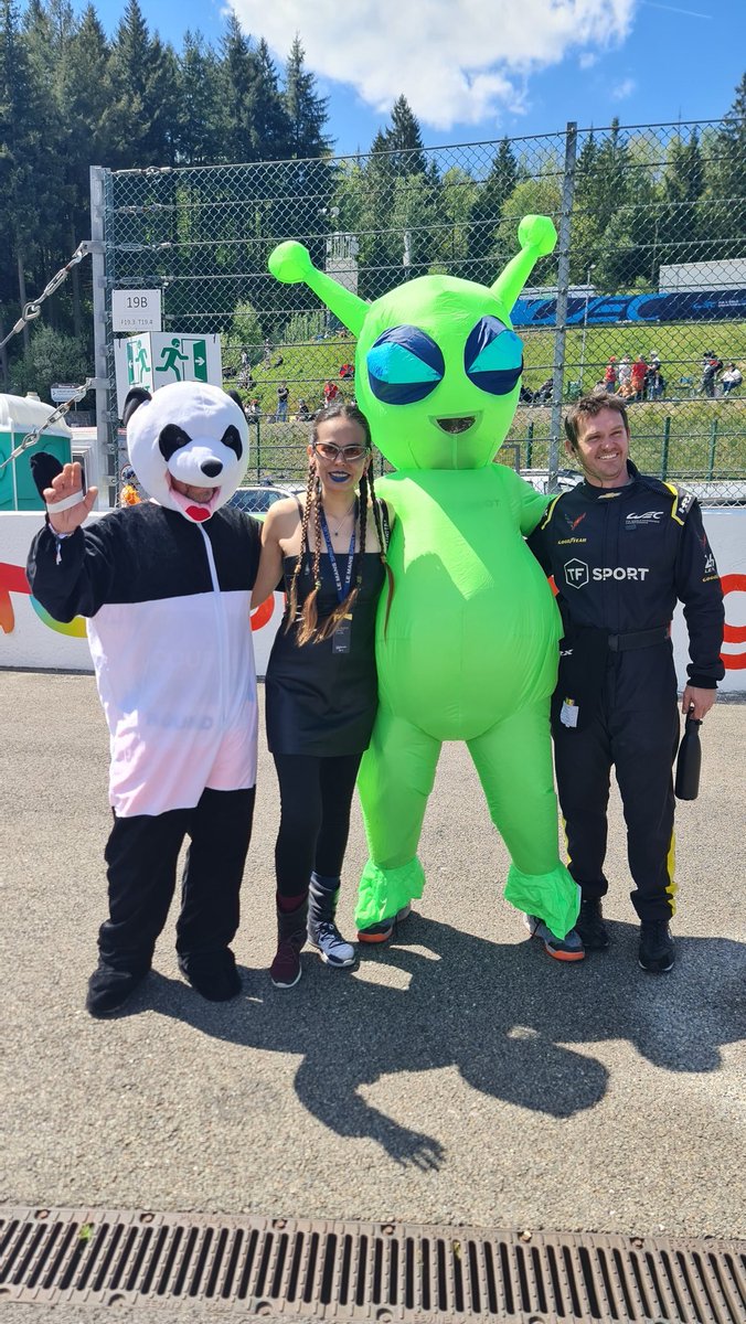 lady_ayma's tweet photo. @SaldanaTomas @JavieRubioF1 #6hspawec #wec 
retransmitiendo desde Spa. Tiene pinta de que será una gran carrera y que no lloverá.
lo único se me ha pasado muy rápido el finde https://t.co/8yLOKa4z7p