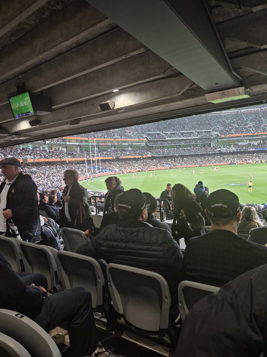 The exodus has started.
#AFLCatsPies 
#WeAreGeelong 
😎