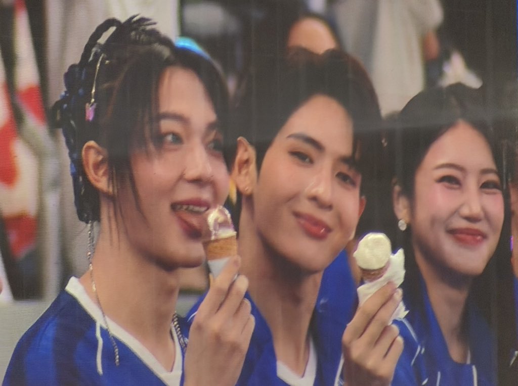 กินติมกานนนนน น่าร้าก 💙
 #OLYMPOP2026DAY #JamesSu #NuNew #benzkhaokhwan