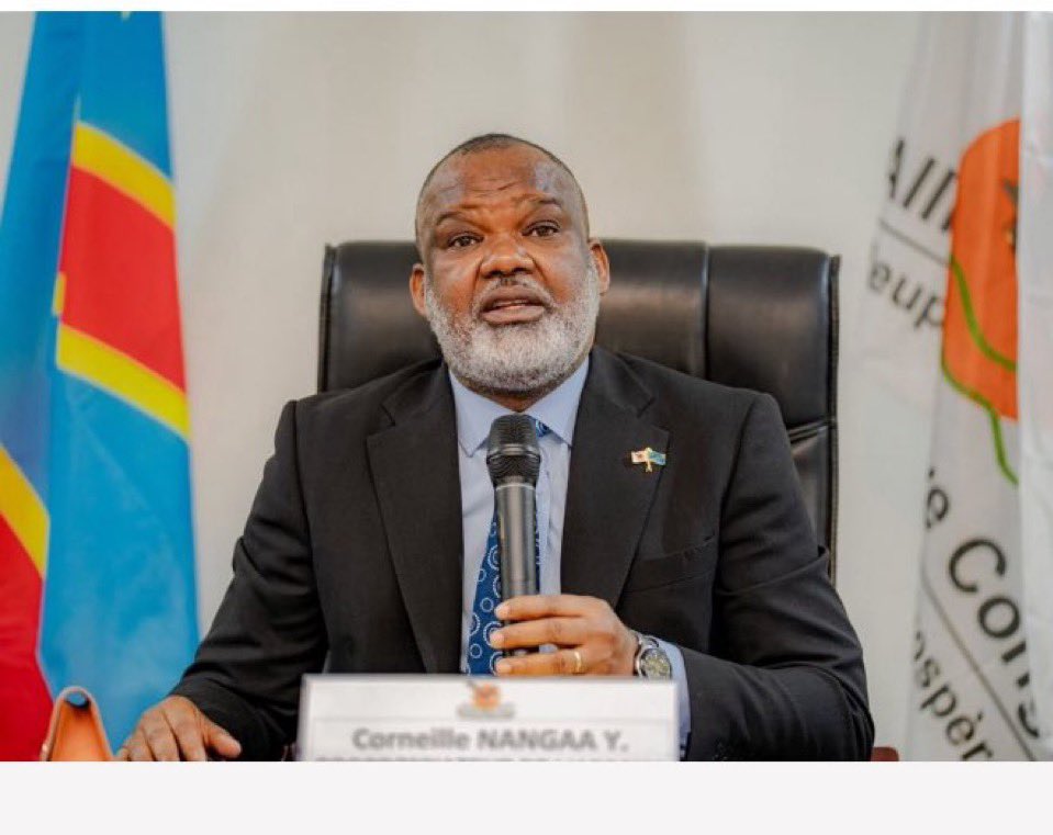 Issaaruna1's tweet photo. 🇨🇩#Goma: Coordonnateur Politique de l’AFC-M23 @CNangaa:
1. Des Congolais innocents ont été tués hier à #MUSHAKE, Masisi, dans des bombardements mieux identifiés, connus, observés et documentés.
2. Ces actes criminels qui ont fait plus de trente (30) morts et plusieurs blessés ont été perpétrés par le régime illégitime de Kinshasa, qui se prévaut fièrement du soutien des États-Unis d’Amérique pour justifier ses actes, appuyé par ses alliés de l’armée burundaise, des mercenaires colombiens et américains, des FDLR, des Wazalendo et autres forces négatives à sa solde.
3. Ces faits exigent une condamnation claire et une identification sans ambiguïté du responsable- le régime corrompu et sanguinaire de Kinshasa.
4. Il est profondément regrettable de constater que Monsieur Félix Tshisekedi se sert de ses accords miniers avec les États-Unis pour se prévaloir d’une impunité absolue, en se permettant d’une part, de massacrer des populations civiles sans défense et, d’autre part, de violer tous les accords de paix sans en être tenu pour responsable.
5. Le Département d’État américain, par l’entremise de son Bureau des Affaires africaines, se montre curieusement incapable de désigner clairement le responsable pourtant connu de tous pour ces bombardements par drones, de le condamner et de prendre les mesures de sanction qui s’imposent.
6. Cette ambiguïté est, à tout le moins, profondément regrettable. Sa prise de position, à la fois timide et équivoque, est indigne de la gravité des faits.
7. En renvoyant indûment dos à dos victimes et responsables, la réaction du Bureau des affaires africaines discrédite et fragilise la médiation, de même qu’elle soulève des interrogations sérieuses quant au respect des principes de neutralité, d’impartialité et de crédibilité indispensables à sa réussite manifestement compromise.