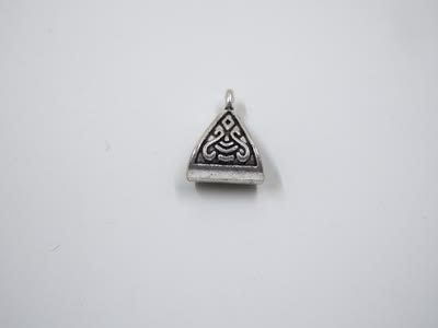 deepingcreative's tweet photo. New In Stock! Discover the exceptional Celtic Triangle Charm Antique Silver, now at an unmatched price of $14.00
 https://t.co/zi83yogpzi

#CelticCharm #AntiqueSilver #JewelryDesign #UniqueAccessories #GiftIdeas #CelticStyle #FashionJewelry #ShoppingDeals #CharmBracelet #BohoChic https://t.co/38TmDUo1Em