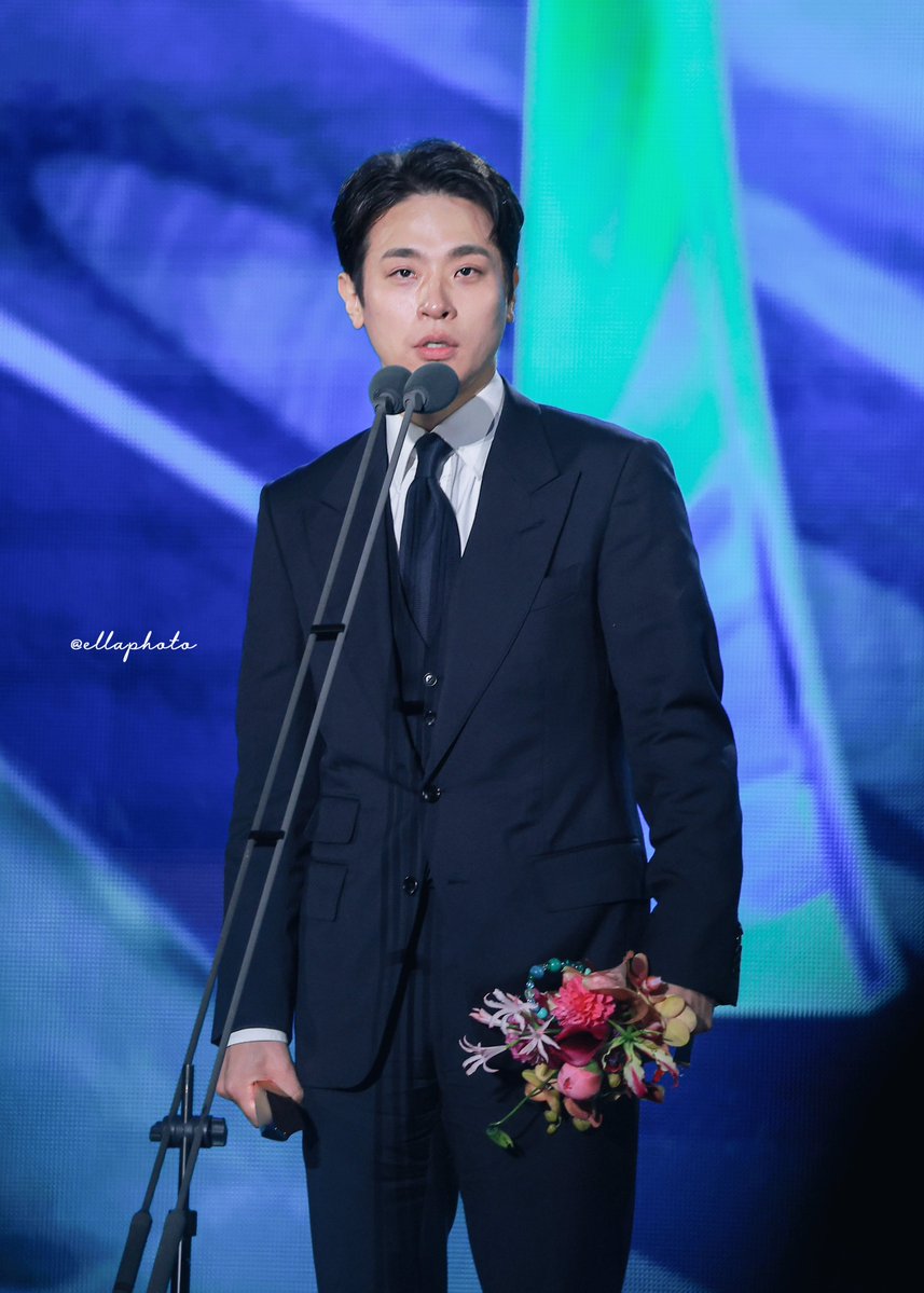 엘라 tweet media