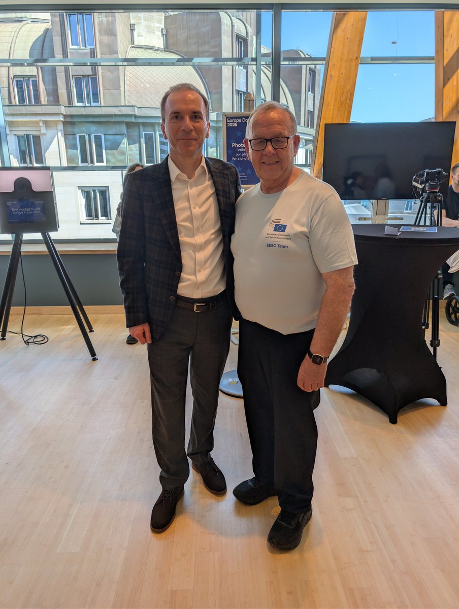 MKmissionEU's tweet photo. Great to be back at the @EU_EESC building for this year's #EuropeDay celebrations!

​Many thanks to @EESC_President for visiting our corner! 

Happy Europe Day! 

​🇲🇰 🤝 🇪🇺 https://t.co/VLoRYxHLda