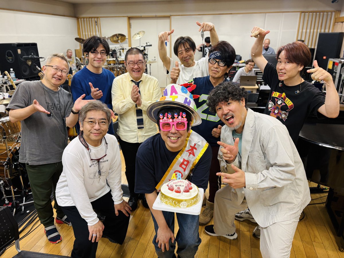 本日、5月9日(土)は大橋卓弥の誕生日🎂

いつも応援していただき、本当にありがとうございます！！

いよいよ再来週から始まる全国ツアーに向けてリハーサル真っ最中🔥

魂込めて音楽を届けていきますので、また一つ大人になった大橋に会いに来てください✌️

#大橋卓弥
#スキマスイッチ
#SUKIMASWITCH