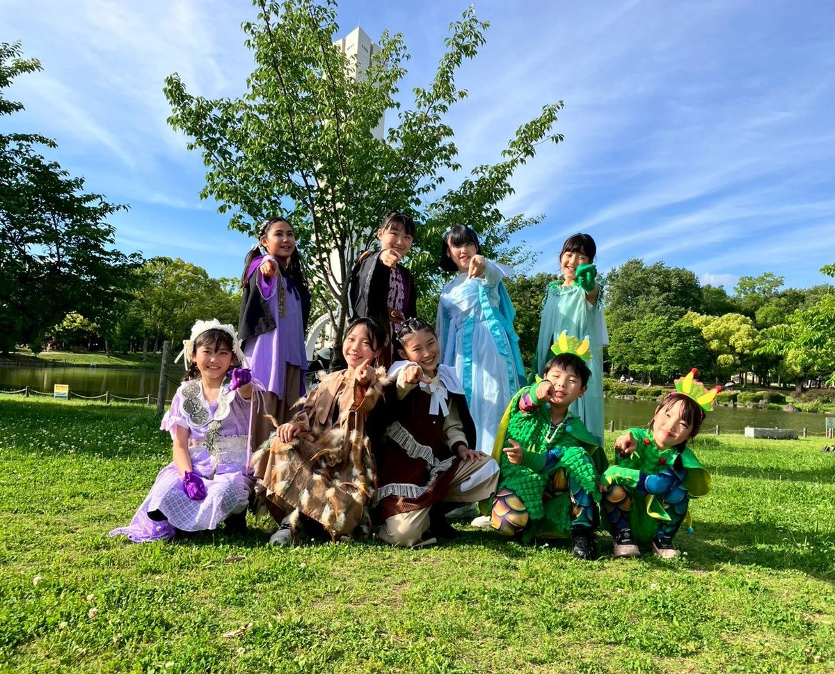 SakaiKoMusical's tweet photo. HONBAKO野外映画祭に出演させていただきました。
青い空、爽やかな風、たくさんのご声援…
とっても楽しかったです。
ありがとうございました！

#堺こどもミュージカル 
#劇団littlestar
#HONBAKO野外映画祭 https://t.co/To6eVCTuLg