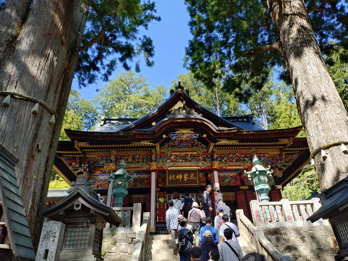 naotake_o's tweet photo. 今日は三峯神社へ。途中、道の駅あしがくぼへ寄りばいくとオオデマリを観賞。その後、道の駅あらかわで蒸気機関車を観賞。そして目的地の三峯神社へ。
#道の駅あしがくぼ
#道の駅あらかわ
#蒸気機関車
#三峯神社 https://t.co/d2g5F4C70p