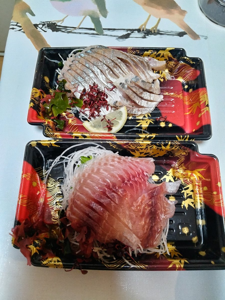 今夜はイサキと平あじの刺身でした！魚が大好きです。