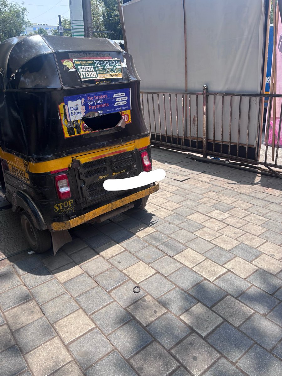 Mithy7wb's tweet photo. Gate no 2A opp Petrol Pump Godrej Vikhroli all rickshaw every day are parked on foot path but no action taken against them also 4 people in one sharing auto but no action @mybmc @MumbaiPolice @MTPHereToHelp https://t.co/8qQGESec9z