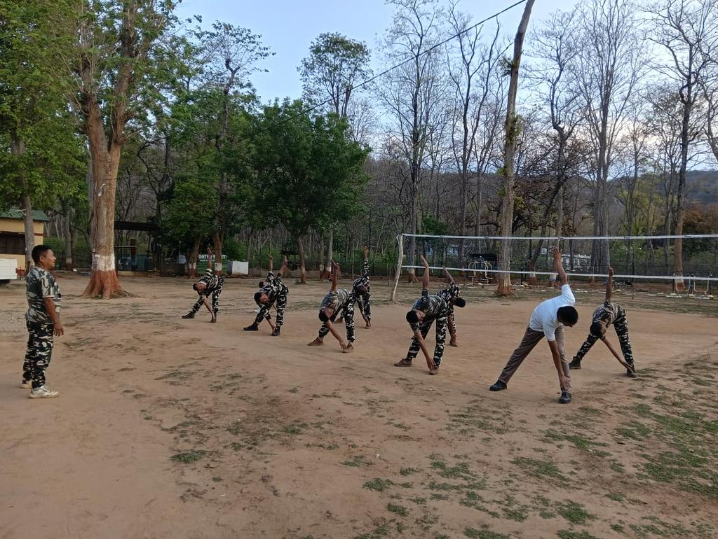 9BnSSB_INDIA's tweet photo. नियमित शारीरिक व्यायाम एवं अभ्यास के माध्यम से जवान अपनी फिटनेस, सहनशक्ति और तत्परता को और अधिक मजबूत बना रहे हैं।
#SSB_INDIA
#FTRSSBLKW
#SHQSSBGKP
#FitForce
#PhysicalTraining
#NationFirst
#SSBJawans
#Discipline
#SevaSurakshaSahyog https://t.co/W88459KmNZ