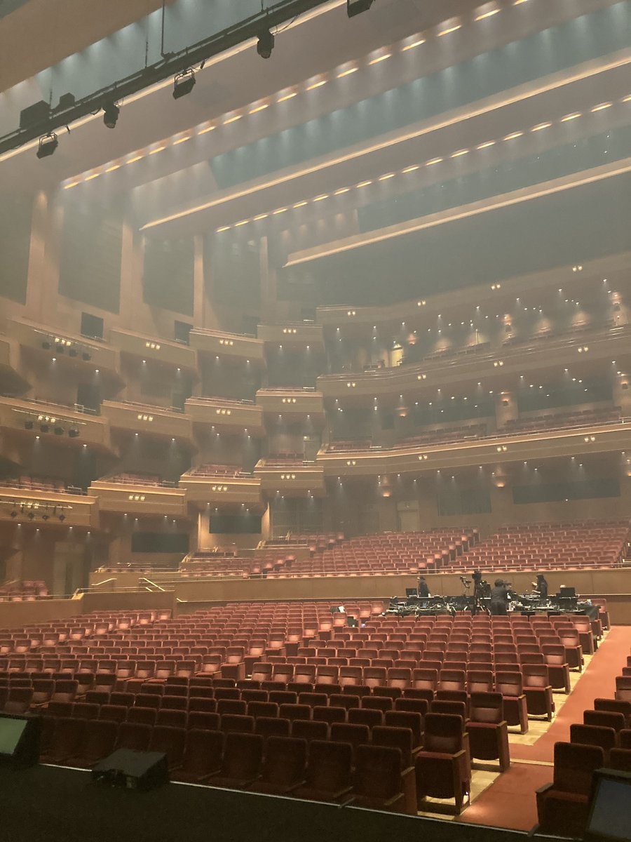 RYO NISHIKIDO LIVE TOUR 2026 "ONE MAN SHOW"
4本目は愛知県芸術劇場。
公演ごとに演奏も表情が変わったり、ニヤリとするポイントが増えてきたりとツアーらしくなってきました🔥

亮くんファンの皆さまも素敵な笑顔でキラキラしてましたね✨
皆さまありがとうございました！
またお会いしましょうね。