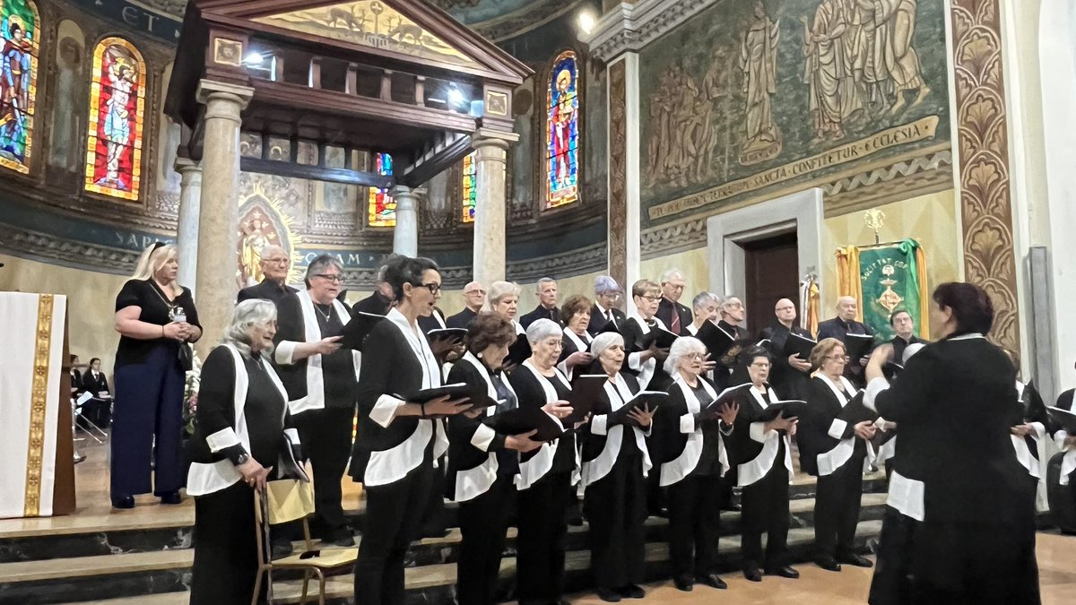 elspropis's tweet photo. Ofrena Floral a Sta Engràcia. 50 anys de tradició a Nou Barris. https://t.co/rq9IxzwDBI